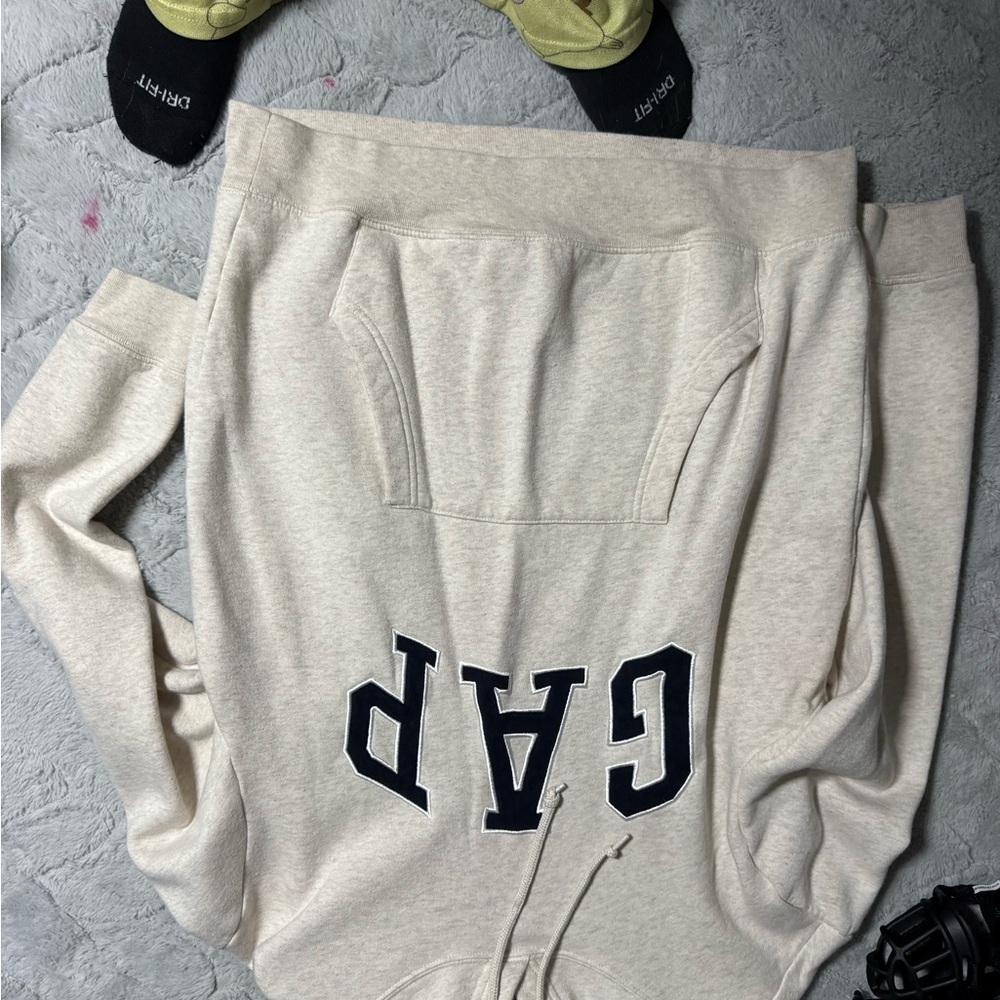GAP Cream Pullover with Logo